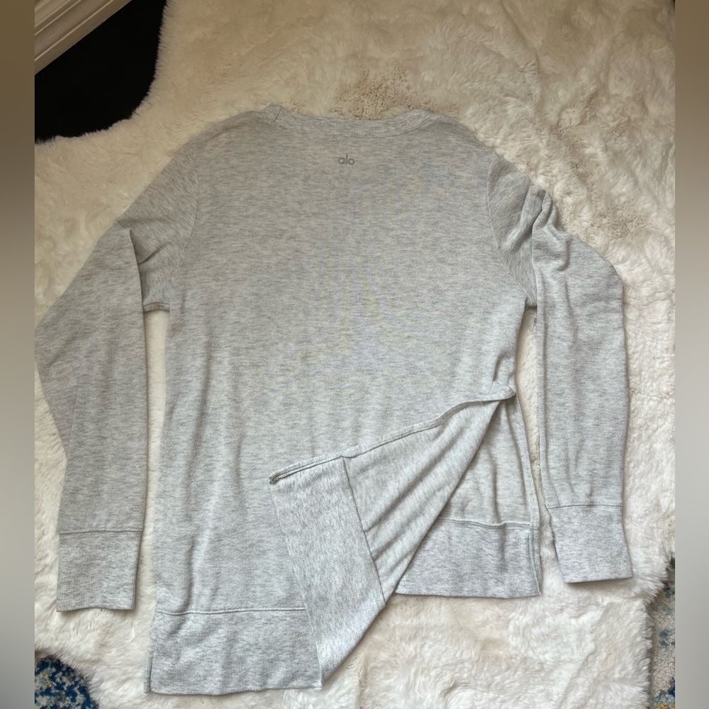 Alo GLIMPSE Light Gray Womens Small Side-split High-lo Sweater pullover